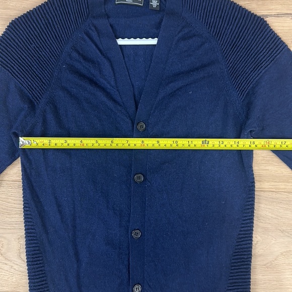 EUC SAKS FIFTH AVENUE LUXURY WOOL-CASHMERE CARDIGAN - Picture 8 of 10